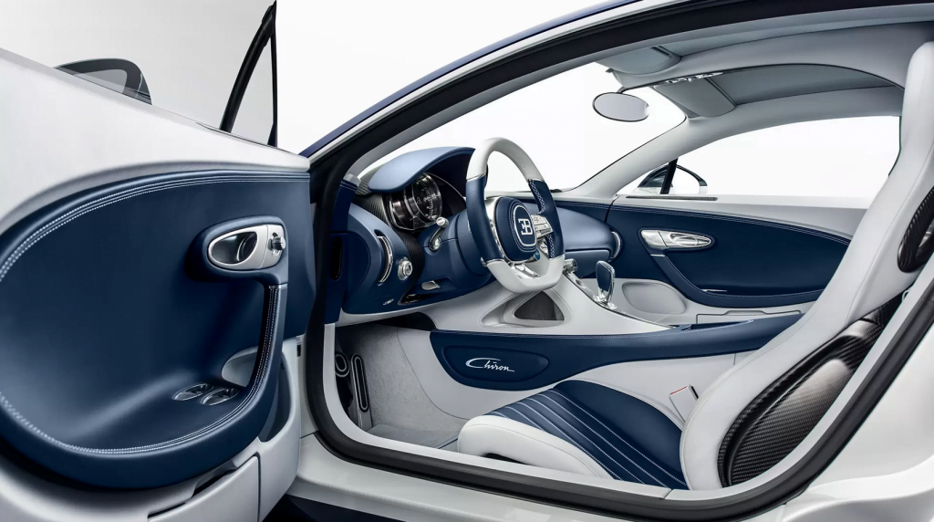 Bugatti Chiron azul branco interior