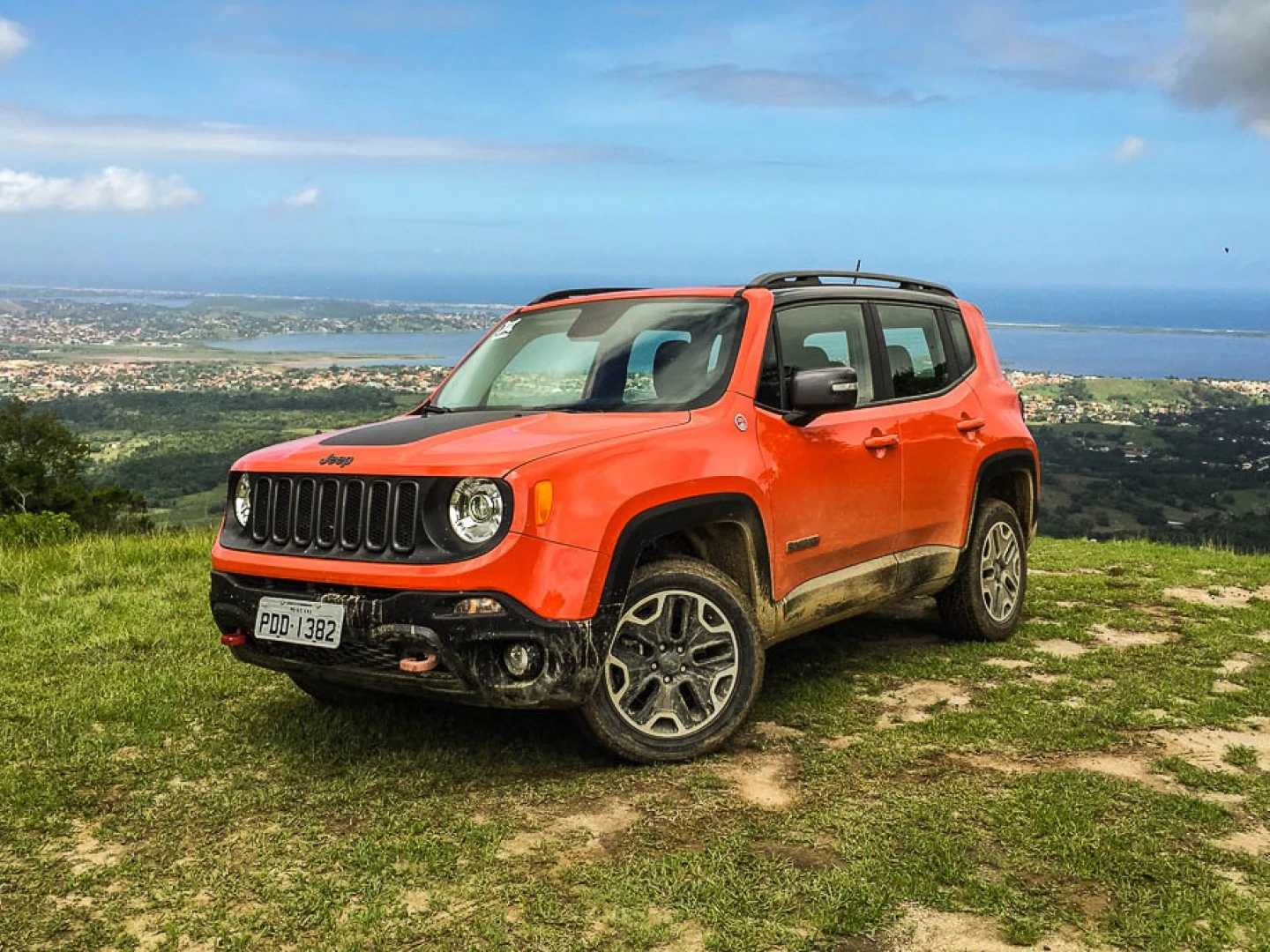 Jeep Renegade bate recorde de 400 mil vendas no Brasil