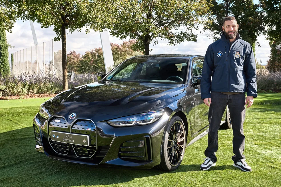 Elenco do Real Madrid recebe seus BMW i4 M50 e SUV iX xDrive50i