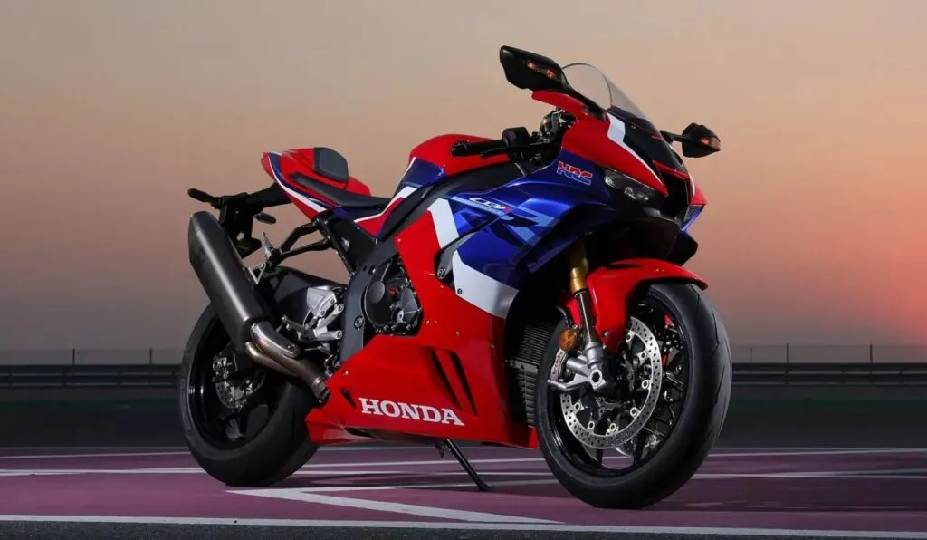Honda CBR 1000 RR-R Fireblade 2023 - Foto: Divulgação